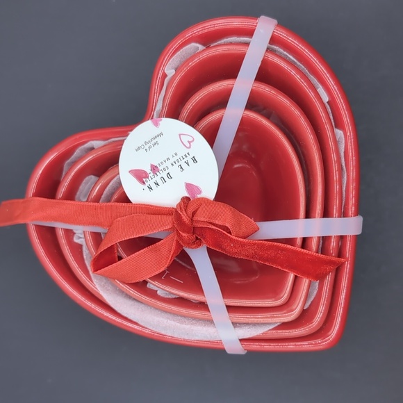Rae Dunn XO Heart Measuring Cups - Picture 4 of 10